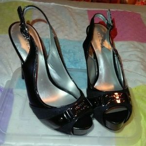 Guess peep toe heels - black